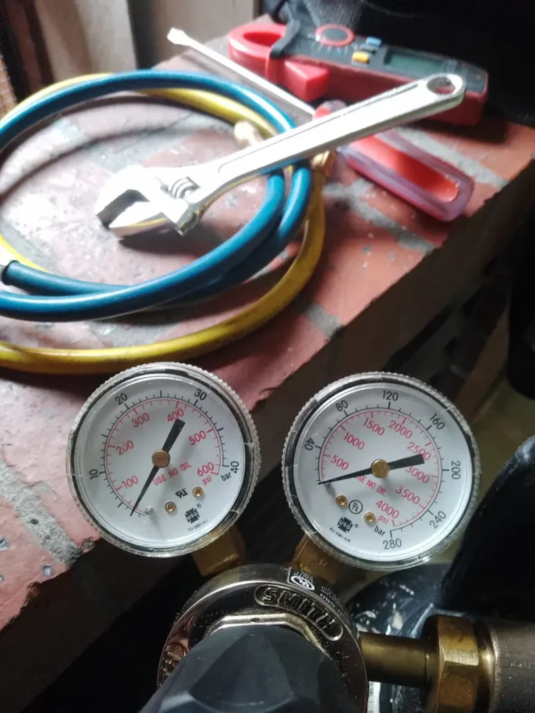 HERRAMIENTA FUNDAMENTAL: CILINDRO DE NITRÓGENO relojes manómetro para cilindro nitrogeno